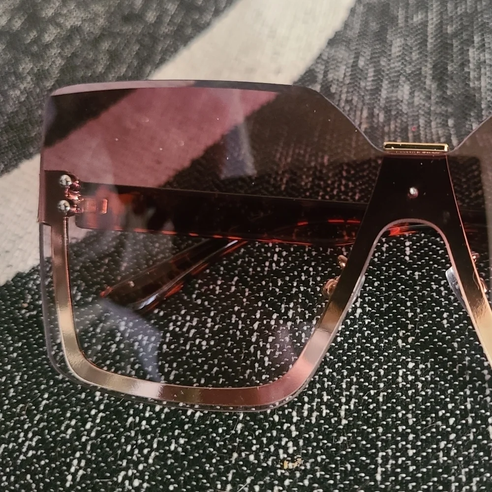 GORGEOUS STYLISH SUN GLASSES HP🔥🔥🔥🔥
